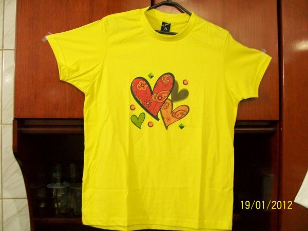 CAMISETA AMARELA FEMININA COM ESTILO